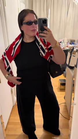 Prepping for yet another holidayyyy. What’s new?? Today’s fit is @LESET @Aritzia @ChanelOfficial 