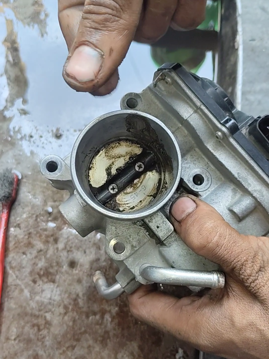 Throttle Body In Very Bad Condition (Car Missing Issues Solved) #alsharifauto #carrepair #transmission #foryoupage❤️❤️ #lock @Car Surgeon @TikTok @Alina Amir @Driver_Arya_ @UrduPoint.com @Isha Rana @Brooke Monk 