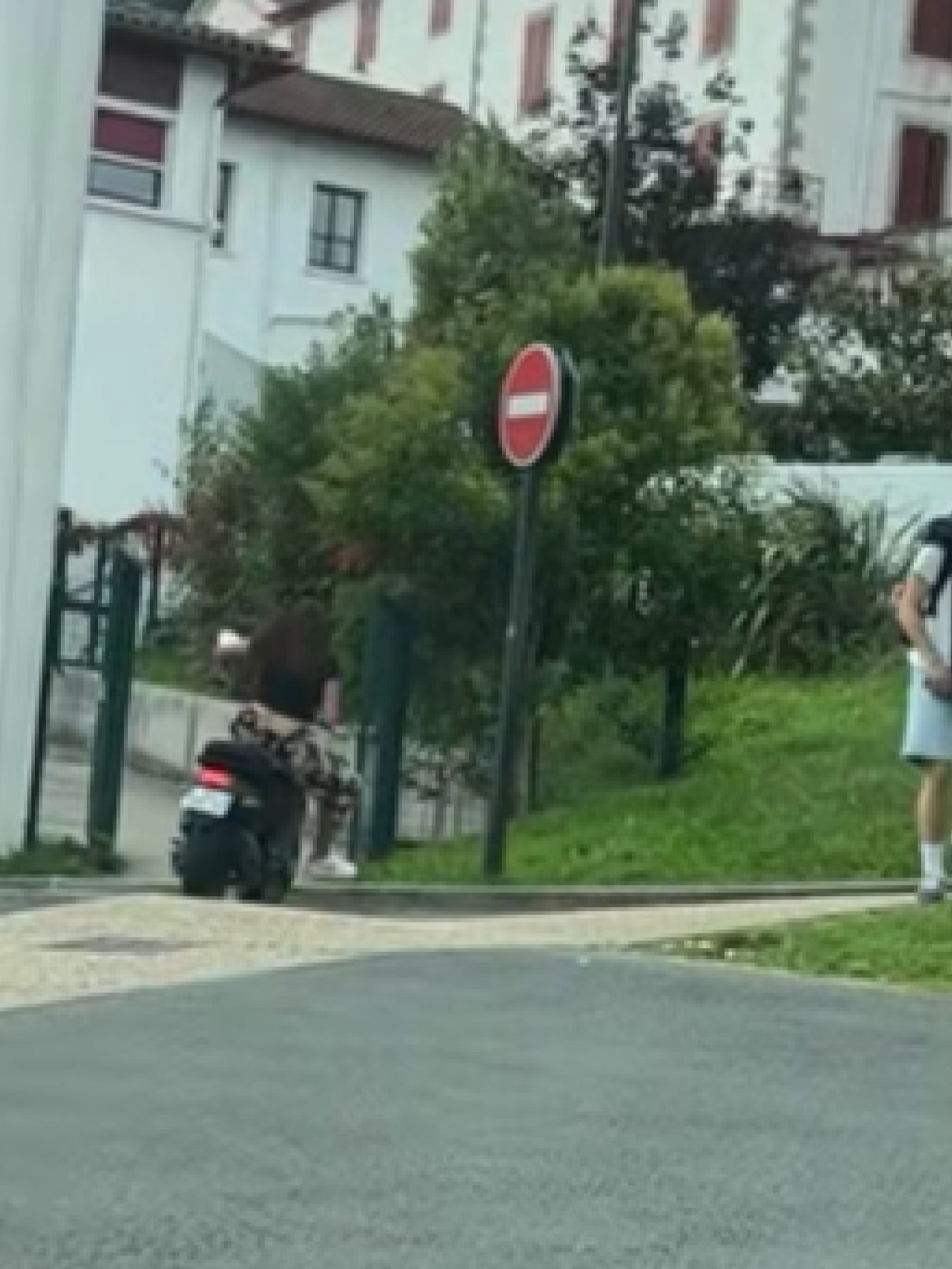 motorbike crash 😂 caida con la moto #funfun #funnyvideos😂 #bestfails #epicfail #fallo #stupidity #dumbest #entertainment #diversion #divertido #divertimento #tiktokviral #furdich #fyp #failcompilation #risa #falling #caida #laughing #motorbike #moto