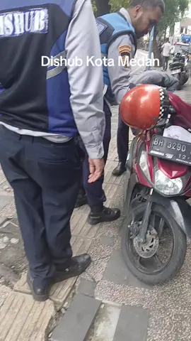 Begini cara Dishub Kota Medan menertibkan parkir liar. #sorotan #jangkauanluas 