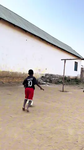 What is wrong with goalkeeper 😳 ?? @Serpo  #zerobrainer0 #SportsOnTikTok #AfricanFootball #zerobrainer0comedy 