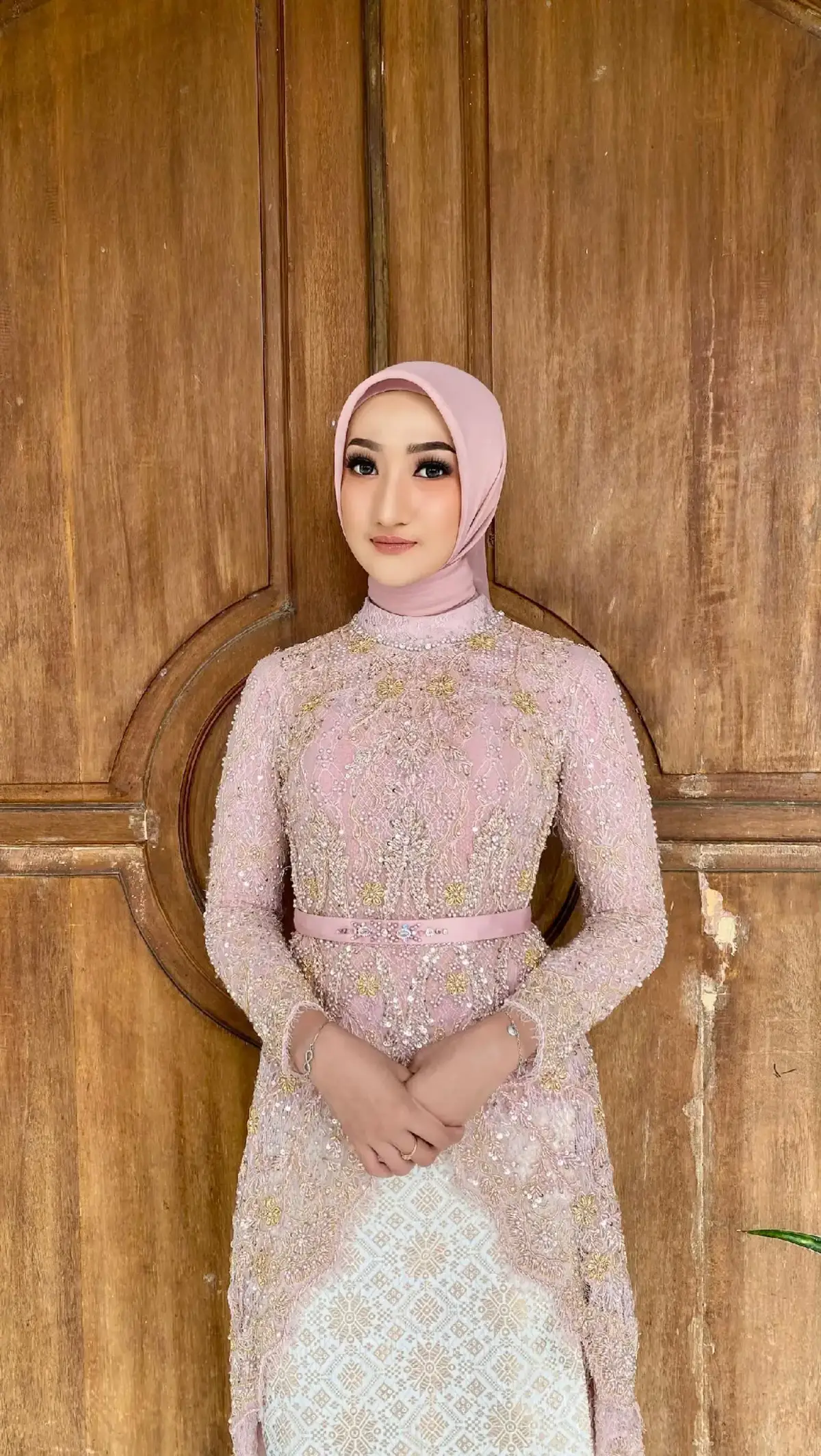 Wisuda tp lupa bikin transisi dan fit check yg proper, cuma dapet foto dari MUA 🙂😵‍💫 #trendwisuda #trend #capcut #poltekkeskemenkes #wisuda 