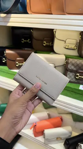 Mini wallet လေး လှလိုက်တာ🖤 Viber0️⃣9️⃣7️⃣6️⃣4️⃣4️⃣3️⃣1️⃣6️⃣8️⃣0️⃣ နဲ့ Fb page မှာသာ ဆက်သွယ်မှာယူပေးပါ🖤 #fyp #the_bag_collections_by_yarzar #mandalay #bagshopping #bagshop  
