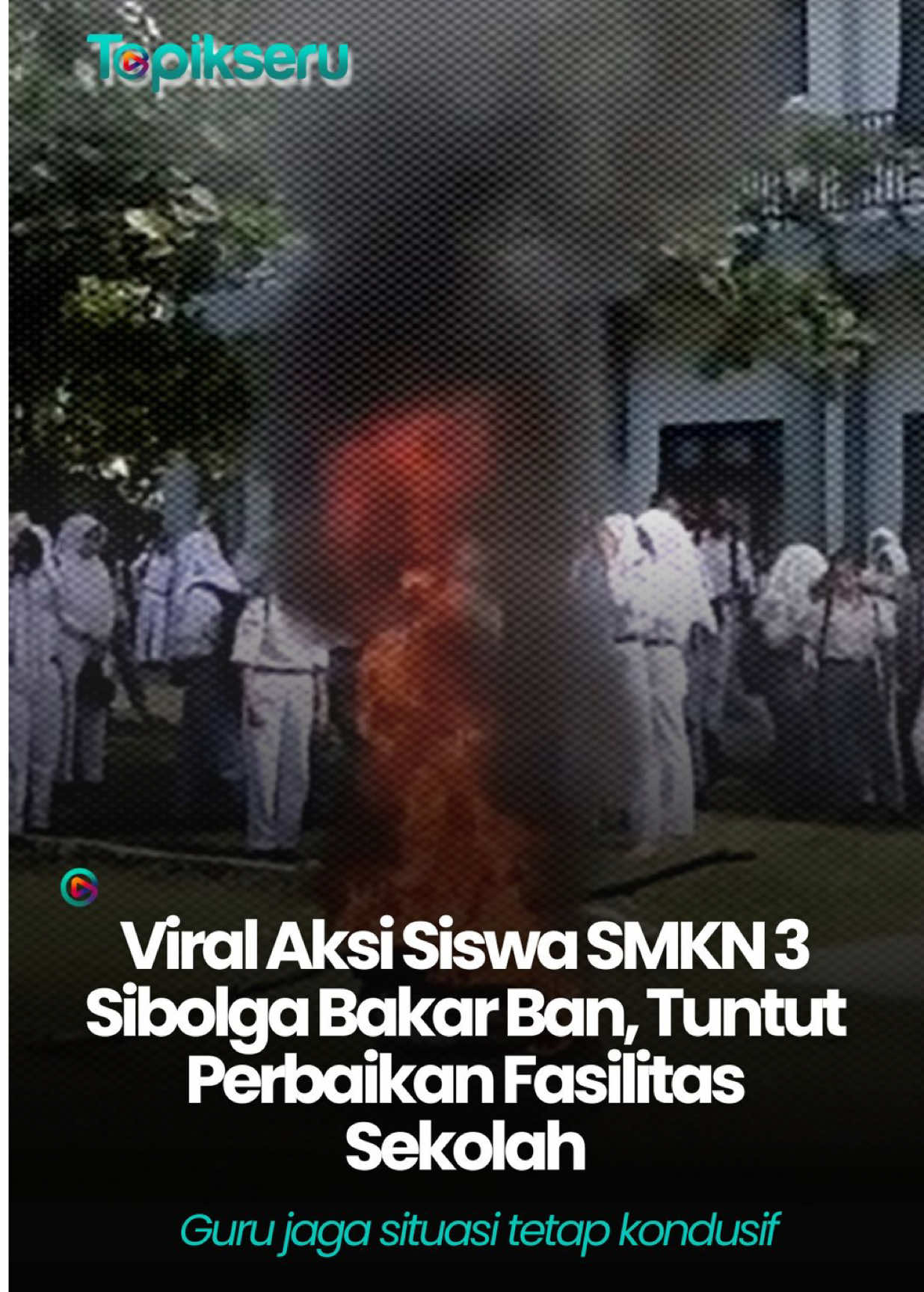 Viral Aksi Siswa SMKN 3 Sibolga Bakar Ban, Tuntut Perbaikan Fasilitas Sekolah  Ratusan siswa SMKN 3 Sibolga melakukan aksi protes pada Senin (6/10/2025) yang langsung viral di media sosial. Dalam video yang beredar, terlihat para siswa berkumpul di halaman sekolah sambil membawa poster dan membakar ban. Aksi ini disebut sebagai bentuk kekecewaan terhadap fasilitas sekolah yang rusak dan tak kunjung diperbaiki, meski sudah sering dilaporkan. Akun lokal @sibolgainfo menyebut beberapa ruang kelas bahkan tidak layak pakai. Warganet pun terbelah — ada yang mendukung langkah berani siswa, ada juga yang menilai pembakaran ban di lingkungan sekolah kurang tepat. Hingga kini, pihak sekolah dan Dinas Pendidikan belum memberikan pernyataan resmi soal aksi tersebut. #Sibolga #SMKN3Sibolga #AksiSiswa #BeritaSibolga #ViralSibolga             @topikseru