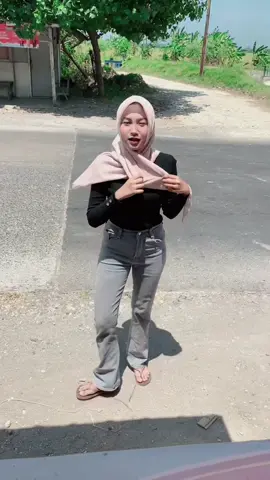 ngenteni truk lewat🤣#fyppppppppppppppppppppppp 