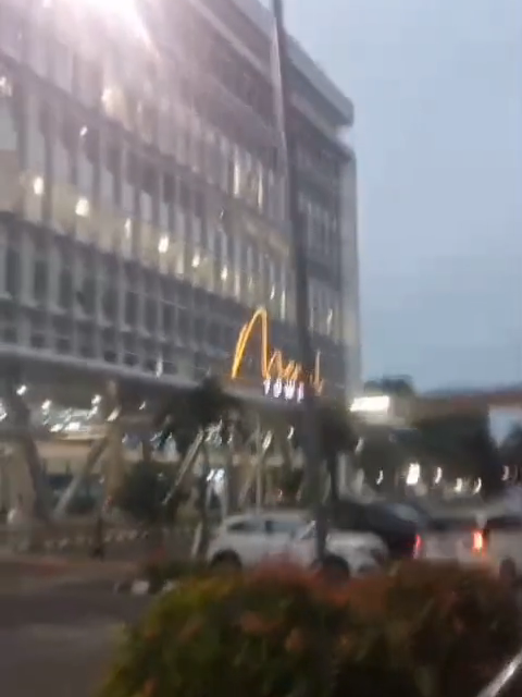 Dari ke-3 Outlet yang ada di Rumah sakit Pelni Pertamburan, kalian lebih suka yang mana??  .  #rotioicecream #merialtowerrspelni #voucer #tiktokgo #rspelnipetamburan 