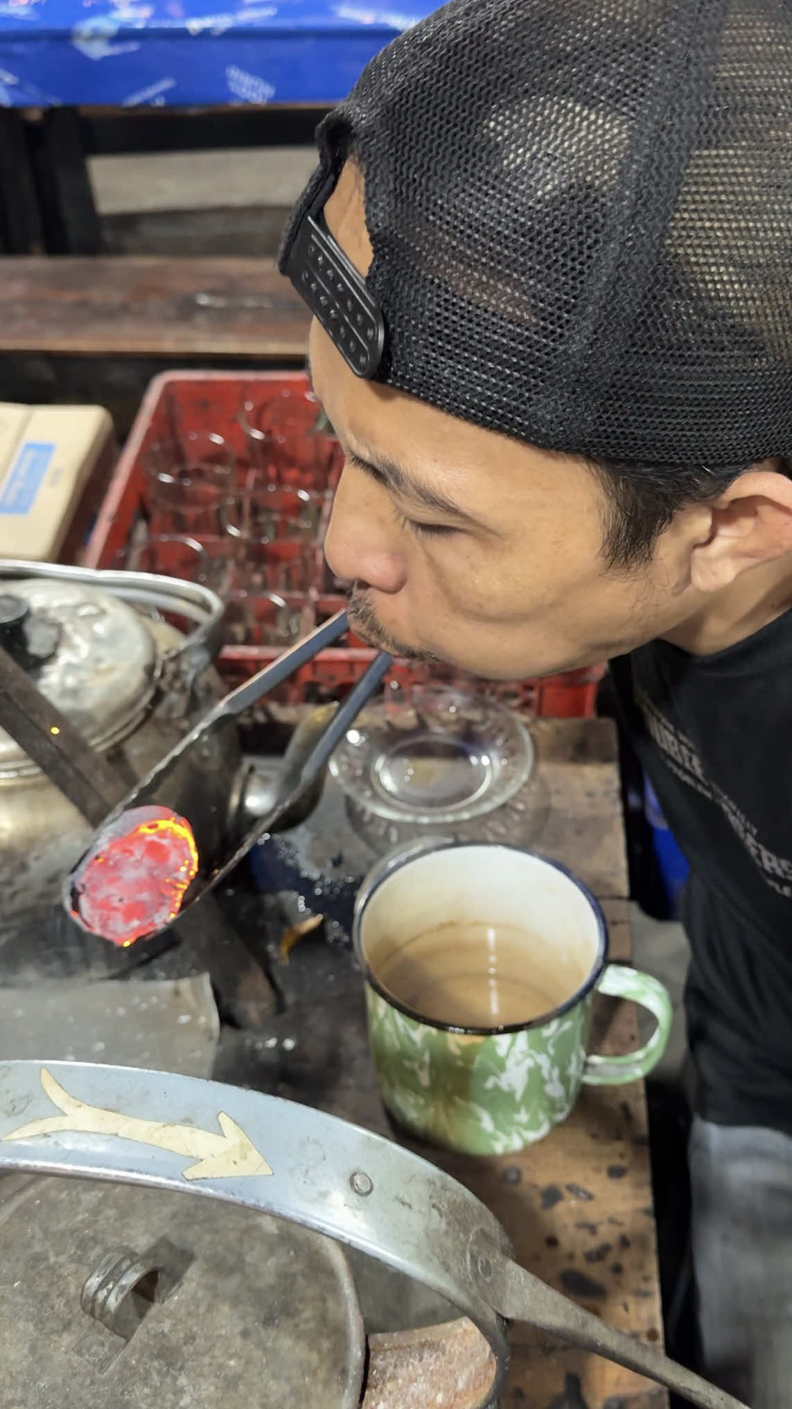Weirdest Charcoal Coffee From Indonesia 🔍 Business name  Angkringan Kopi Jos Pak Hendrix 📍Address Jl. Margo Utomo, Gowongan, Yogyakarta, Indonesia 💵 Price  Rp 10.000 /$ 0.62 USD
