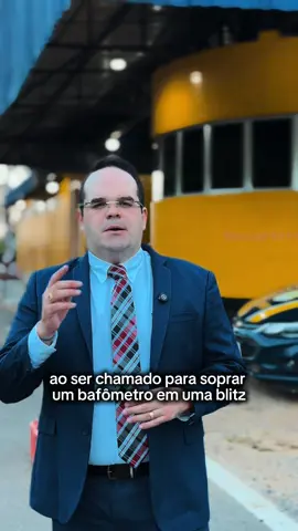 Parado na blitz e o policial pede pra você assoprar o bafômetro? 🚨  Calma! Você não é obrigado a fazer o teste. ⚖️ Mas atenção: a recusa não é crime, e sim uma infração administrativa. Isso quer dizer que você pode receber multa, ter a CNH suspensa e ainda enfrentar complicações futuras no processo. Além disso, a polícia pode usar outros meios de prova, como exame de sangue, vídeos, testemunhas ou sinais de embriaguez. ➡️ O mais importante é agir com cautela e conhecer seus direitos.  Um advogado criminalista pode orientar da forma correta pra evitar que uma simples abordagem se torne um problema jurídico maior. #Bafômetro #LeiSeca #DireitoPenal #AdvocaciaCriminal #muriellaguiaradvogado 