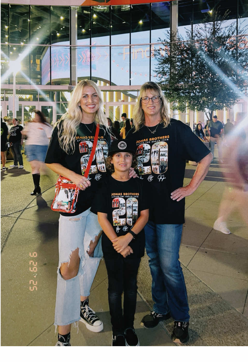 POV: you surprise your 6-year-old with Jonas Brothers tickets and he ends up singing every word 🥹🫶 it was truly a full circle moment as a millennial mom. @Jonas Brothers you were pure  MAGIC ✨ Thank you for a night we’ll NEVER forget. @joejonas @Nick Jonas @Kevin Jonas  #jonasbrothers #greetingsfromyourhometown #phoenix #momlife #jonasbrothersconcert  