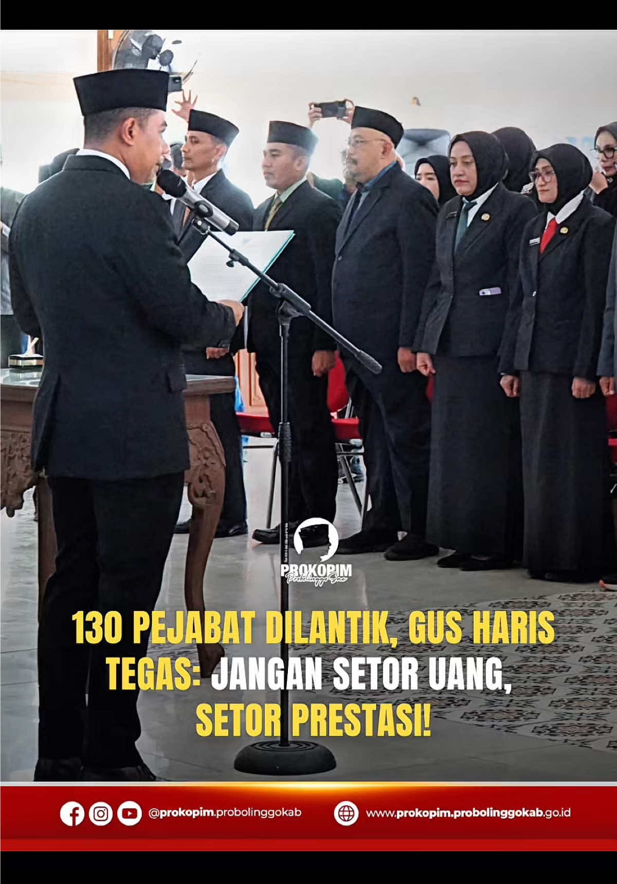*130 Pejabat Dilantik, Gus Haris Tegas: Jangan Setor Uang, Setor Prestasi!* PROBOLINGGO – Sebanyak 130 pejabat di lingkungan Pemkab Probolinggo resmi dilantik Bupati dr Mohammad Haris (Gus Haris) di Pendopo Prasaja Ngesti Wibawa, Senin (6/10/2025). Mereka terdiri dari 69 pejabat administrator (eselon III) dan 61 pejabat pengawas (eselon IV). Pelantikan itu menjadi bagian dari langkah penataan birokrasi di masa kepemimpinan Gus Haris dan Wakil Bupati Ra Fahmi AHZ. Gus Haris mengingatkan soal komitmen terhadap evaluasi kinerja. Setiap enam bulan, seluruh pejabat eselon II, III, dan IV akan menjalani penilaian menyeluruh. “Kalau kinerjanya tidak baik, ya bisa digeser. Jangan setor uang, tapi setor prestasi,” ujar Gus Haris dengan nada tegas. #gusharis #bupatiprobolinggo #probolinggosae 