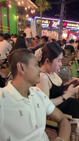 Đi chơi mà cũng không quên chọc ghẹo🤦🏼‍♀️ #xuhuong #thinhhanh #viral #chuyentinhcogailamthuevaongchu 