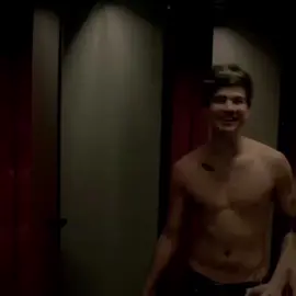 calum hood i have wood 😳 - my friend seeing calum for the first time #fyp #calumhood #edit #5sos #taylorswift 