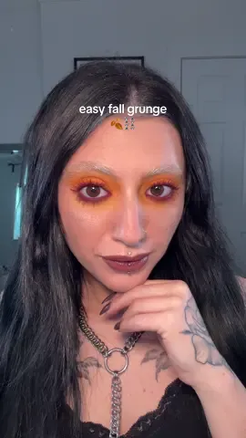 easy fall grunge ⛓️🍂 #grungemakeup #MakeupRoutine #makeuptutorial  products  @meltcosmetics rust palette @ColourPop Cosmetics crème gel liner 'joyride' @Chaotic Cosmetic dark red mascara  @Maybelline NY grippy serum primer  @Makeup Revolution skin silk foundation  @about-face beauty bronzer stick 'beach goth' @maccosmetics studio radiance concealer  @rhode skin pocket blush 'toasted teddy' @Huda Beauty cherry blossom cake powder  @Lethal Cosmetics conjuring highlighter  @Unearthly Cosmetics lip pencil 'cafe' @Kulfi Beauty lip oil 'fig'
