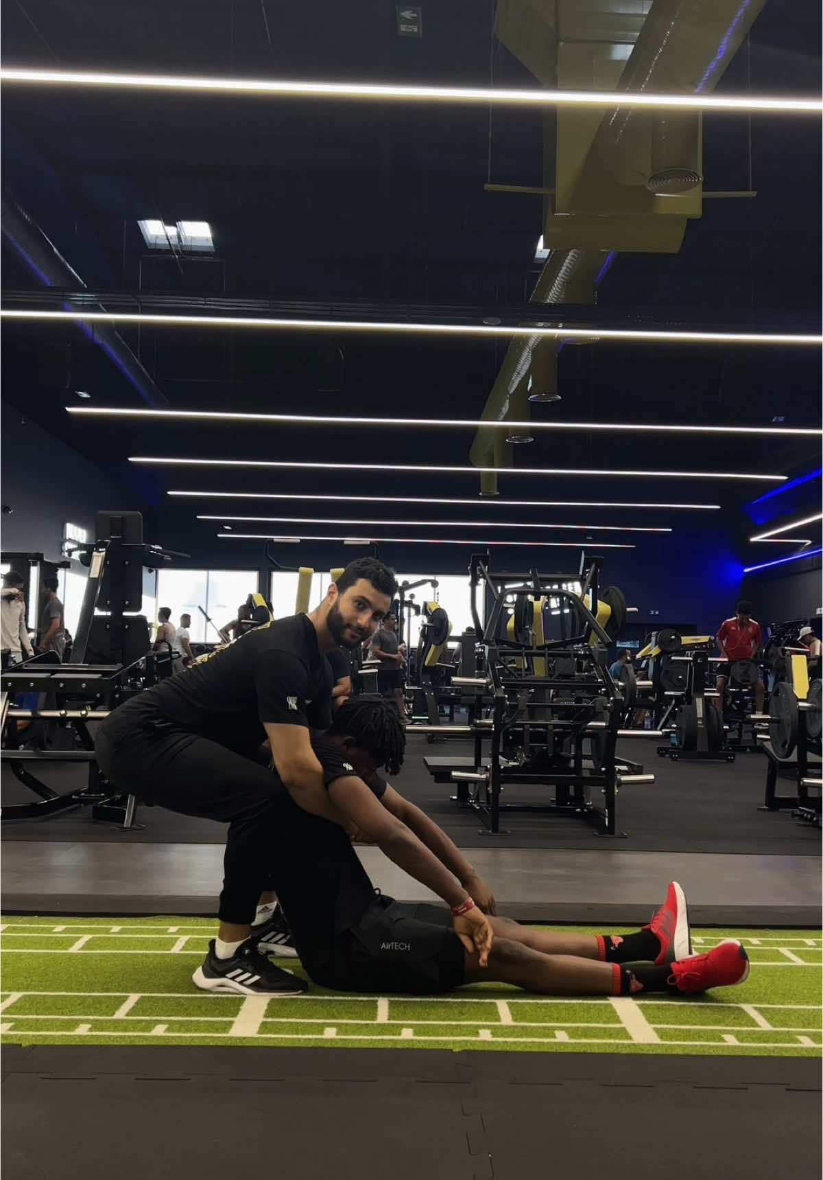 LE DOS DROIT, TOUJOURS 😎💪 @#fitnesspark #fitnessparkofficiel #fitnessparkmaroc #funny #funnyvideos #fitnessfunny #ضحك #رياضة #fun 
