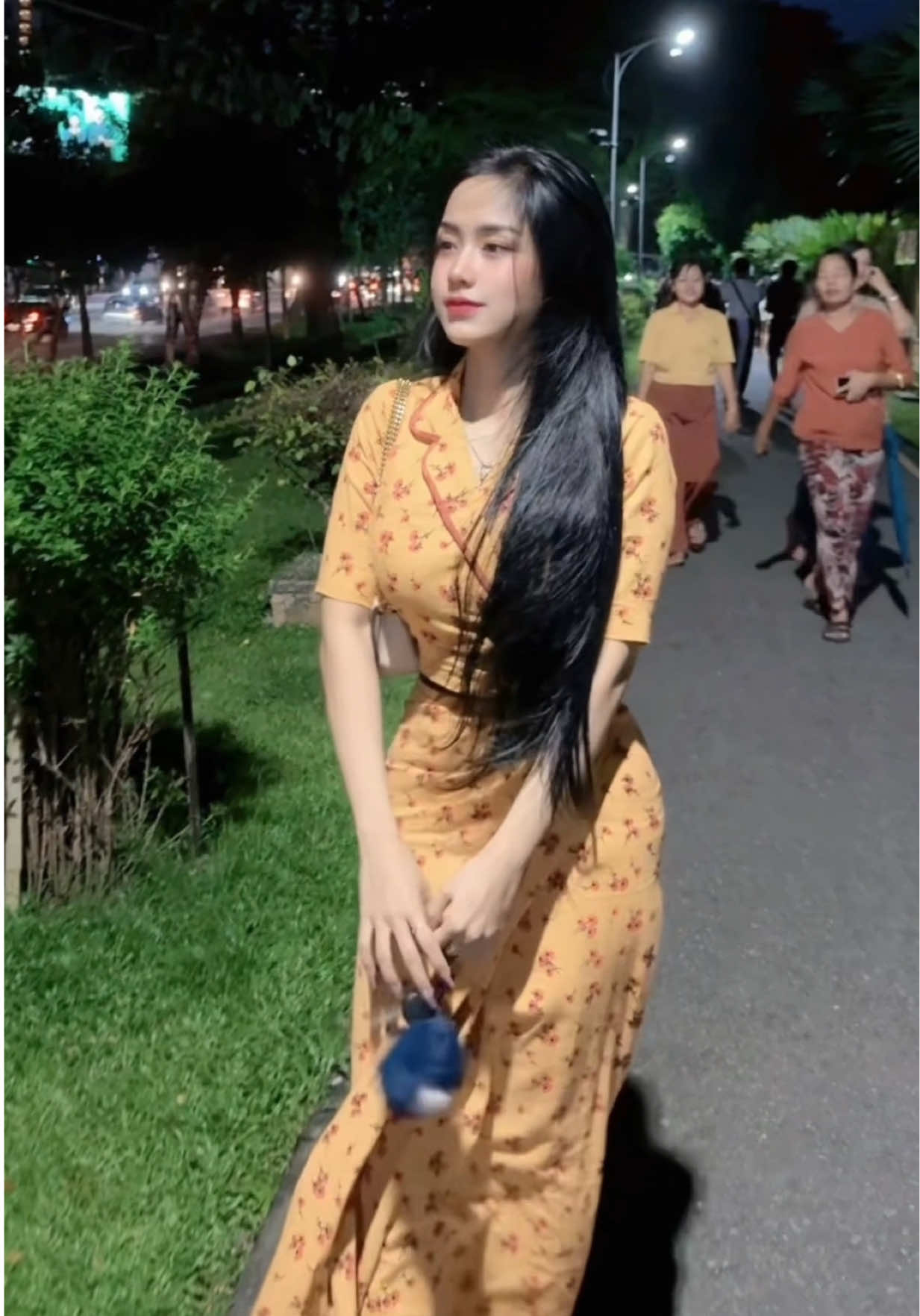 လမ်းလျှောက်…🥰