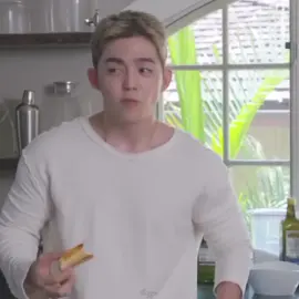 he's so fine😮‍💨 #scoups #seventeen #kpop #fyp