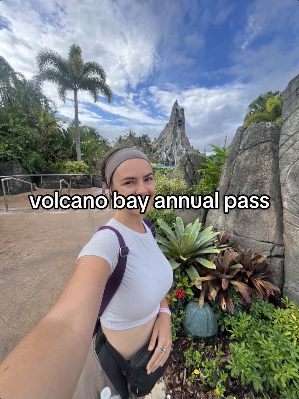i am crying inside #universal #universalorlando #universalstudios #volcanobay 