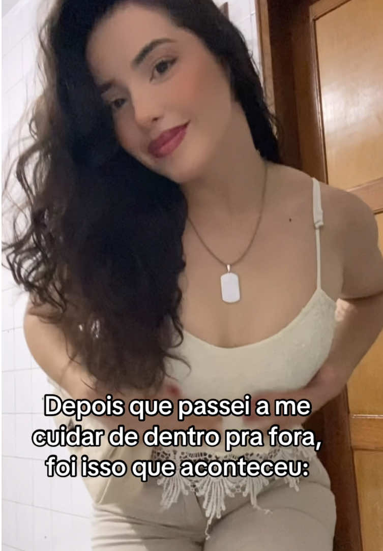 Você sabia que o cortisol, o famoso hormônio do estresse, pode estar sabotando seu corpo e sua mente? 😩 Quando ele está alto, você sente ansiedade, inchaço, cansaço constante, perde foco e até tem dificuldade pra dormir. Foi por isso que eu me rendi ao Drink Relaxei 🩵 Ele ajuda a reduzir o estresse, melhora o sono, equilibra os hormônios e ainda dá aquela sensação deliciosa de calma e bem-estar. É o meu ritual diário pra desacelerar e cuidar de mim de dentro pra fora. ✨ #Relaxei #CortisolAltoNão #SaúdeEmPrimeiroLugar #BemEstar #momentorelaxei 
