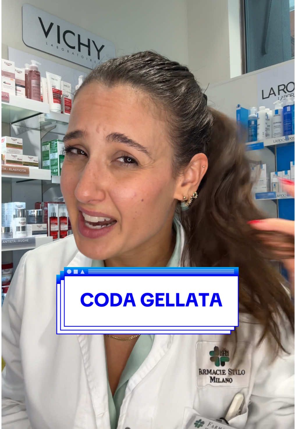 “È tutta in tiro coda gellata...” #farmacia #farmacista #codagellata #slickbun #capelli 