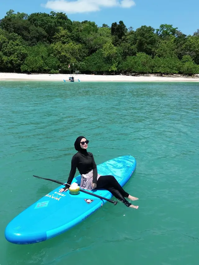 kalo ga bales chat berarti lagi ke laut sampe sunset☝🏼🌊