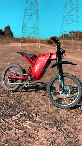 Freegox2pro this Ebike is crazy fast speeds from 50 to 55 mph. Amazing torque on this electric bike available now in our TikTok shop. We also carry the GT73 pro in many other E bikes for different situations from your commuter bikes to your food, delivery bikes  #wheelie #ebike #surron #freegox2 #gt73pro 