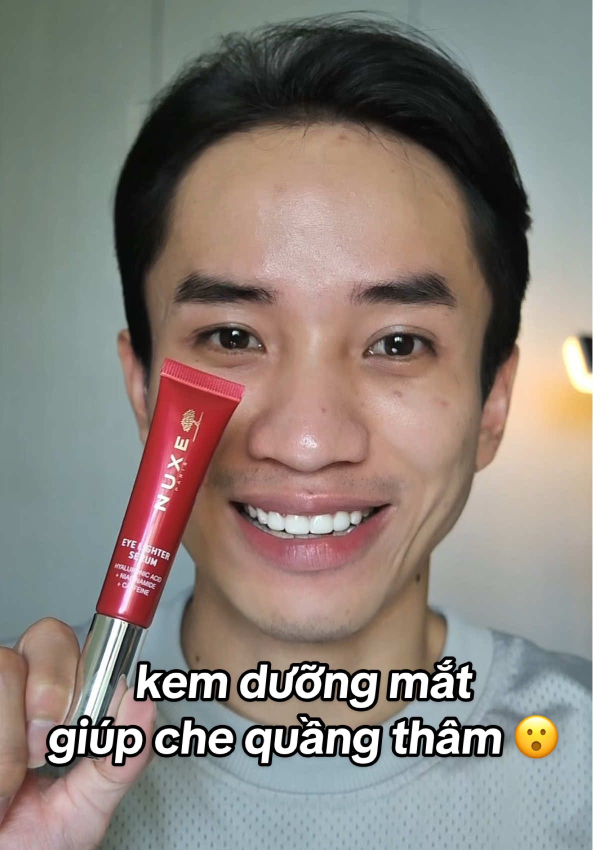 Một chiếc dưỡng mắt có thể che quầng thâm 😮😮. Mình là người đầu tiên ở Việt Nam review. Xem hết video để thấy điều bất ngờ nhé 😗 Nuxe Merveillance lift eye lighter serum #nuxe #eyelighter #kemmat #eyeserum #antiaging 
