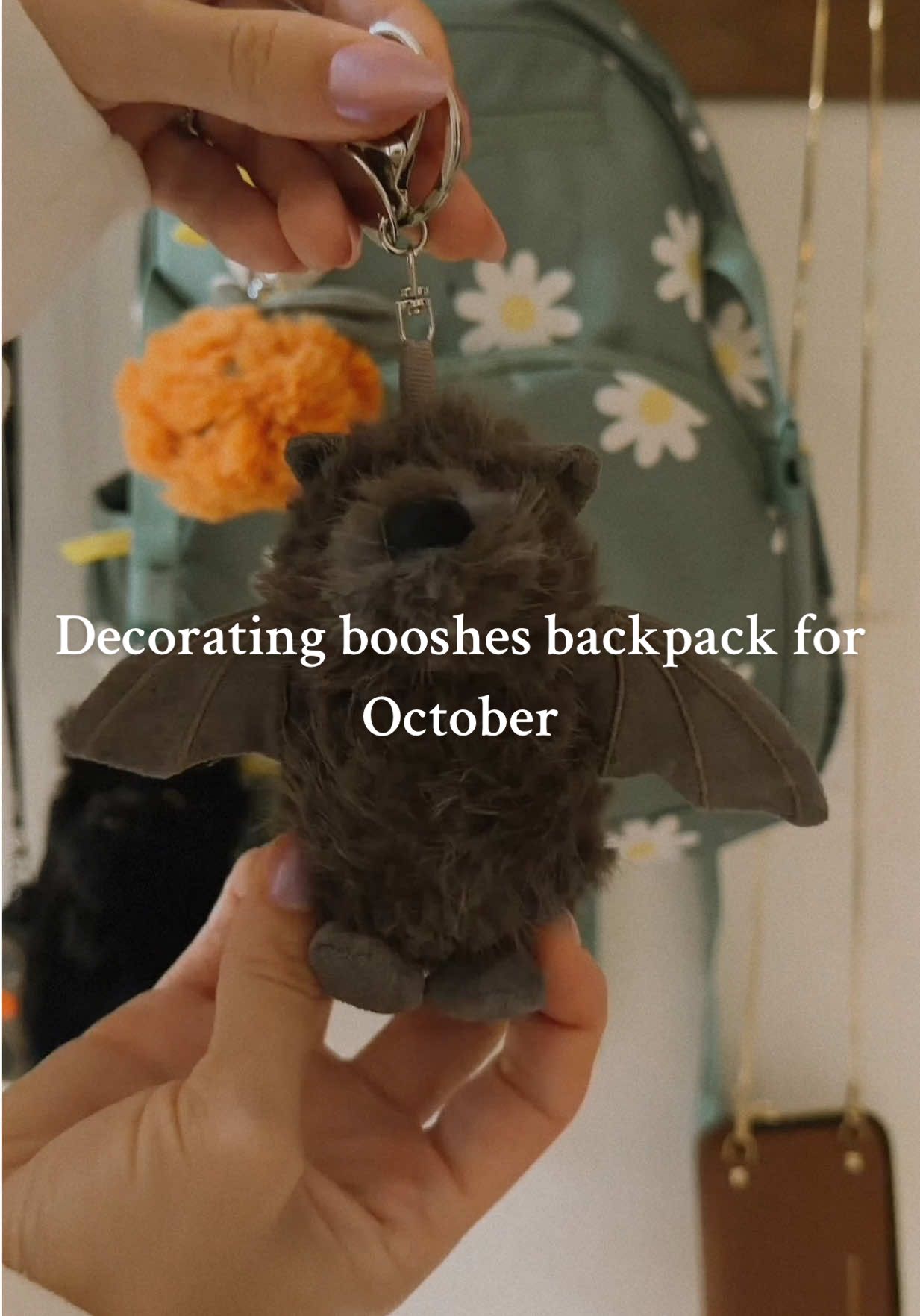 So fun changing out her keychains for the holidays and seasons 🥰