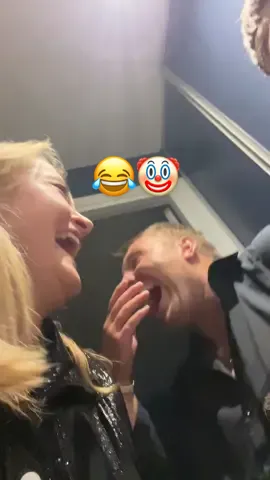 La réaction du gagnant de The VOICE kids😂il a pas l’air d’avoir apprécié @tim_thevoicekids10 🤡oupsssiii 😅😂#prank #thevoice #thevoicekids #kids #humour @phenix_swimmer 