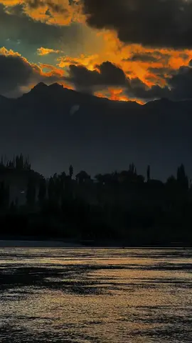 ❤️‍🩹چہرے بھول جاتے ہیں، مگر احساس ہمیشہ ساتھ رہتا ہے😔 #fyp #viral #sadsoul #peotry 