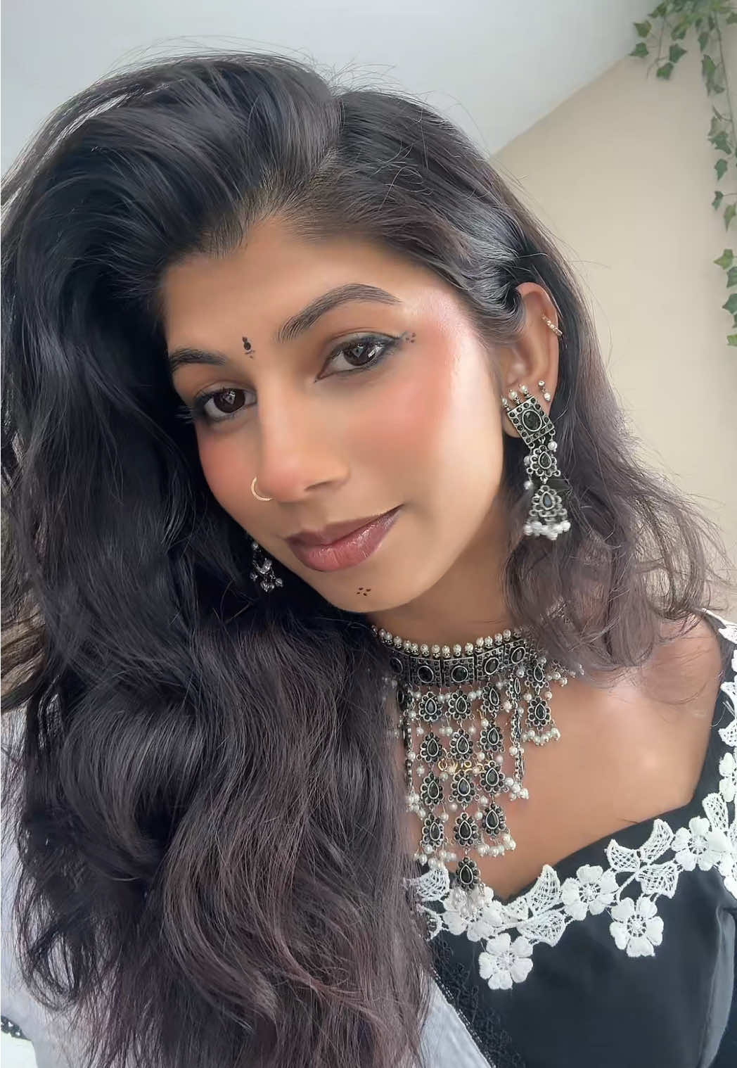 i feel the most beautiful in my desi outfits 😇🤍🖤 #garba #desitiktok #indianoutfits #browngirls #telugutiktok 