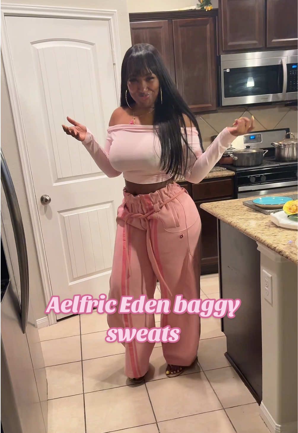 I’m obsessed 😍💖#aelfriceden #baggysweats #barrelsweatpants #sweatpants #fallfashion 