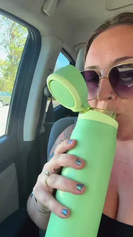 Officially my new favorite water bottle #emotionalsupportwaterbottle #waterbottle #simplemodern 