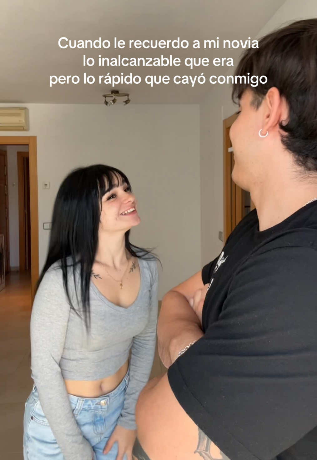 Cuando le recuerdo a mi novia lo inalcanzable que era pero lo rápido que cayó conmigo 😂 #humor #humorparejas #humorlatino #humorespañol #memes #parati 