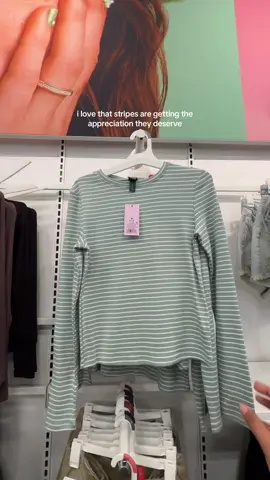 I feel like every thing i see now is stripped and im not mad about it #stripedshirt #stripes #fashiontrend #stripedsweater 