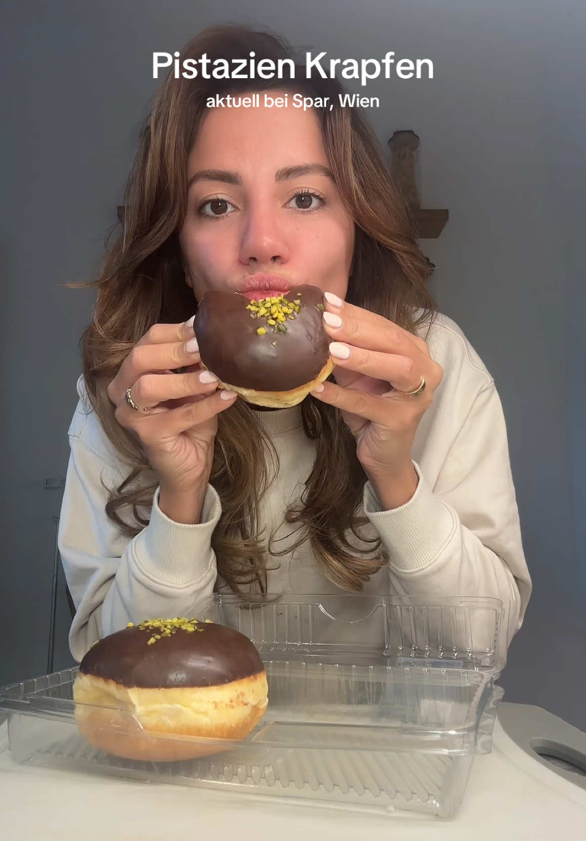 Absolute 10/10😍 #pistacchio #amsr #krapfen #spar #fyp  