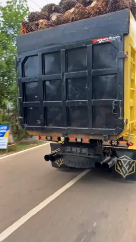 ada tarus bila kada auran😎@barudak.shoot #fypシ #xyabcz #driverkalimantan #trukkalimantan #fyppppppppppppppppppppppp 