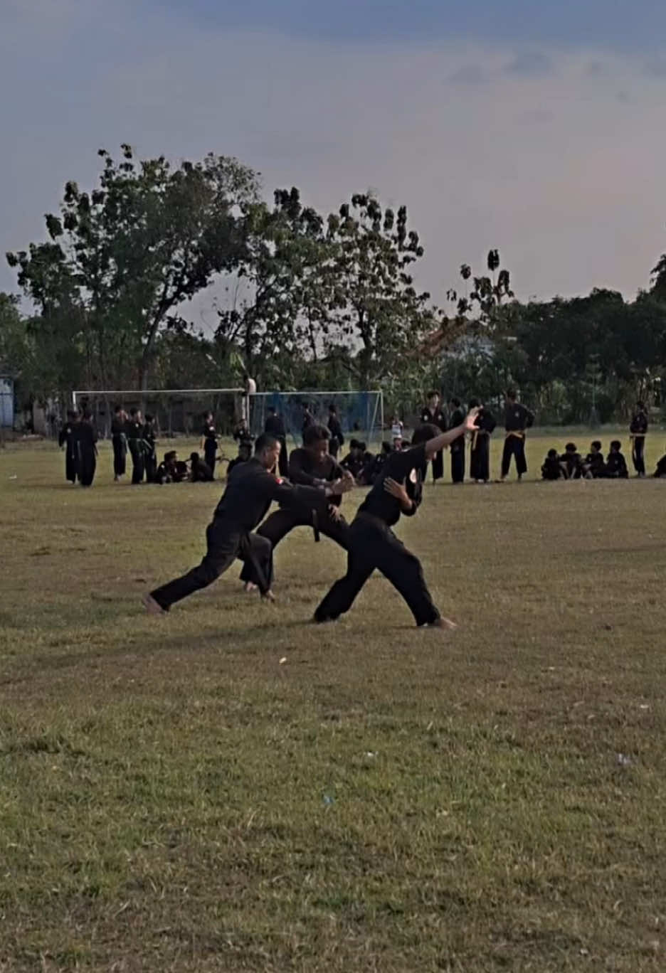 Cuma salah satu cara kita bercengkrama dgn CSaudara kok✋🏻 #ciptasejati #ciptasejati1996 #ciptasejatirembang #pencaksilat #culture 