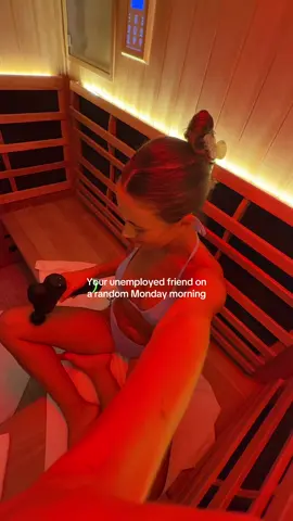 It’s all part of the program @Pause Studio #pausestudio #ledsauna #unemployedfriend #ledlight #biohacker 