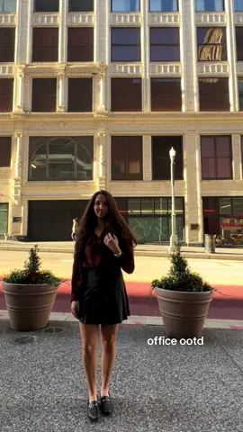 #OOTD for Monday in the office! #fallfashion #officeoutfit #workwear #corporatefashion 