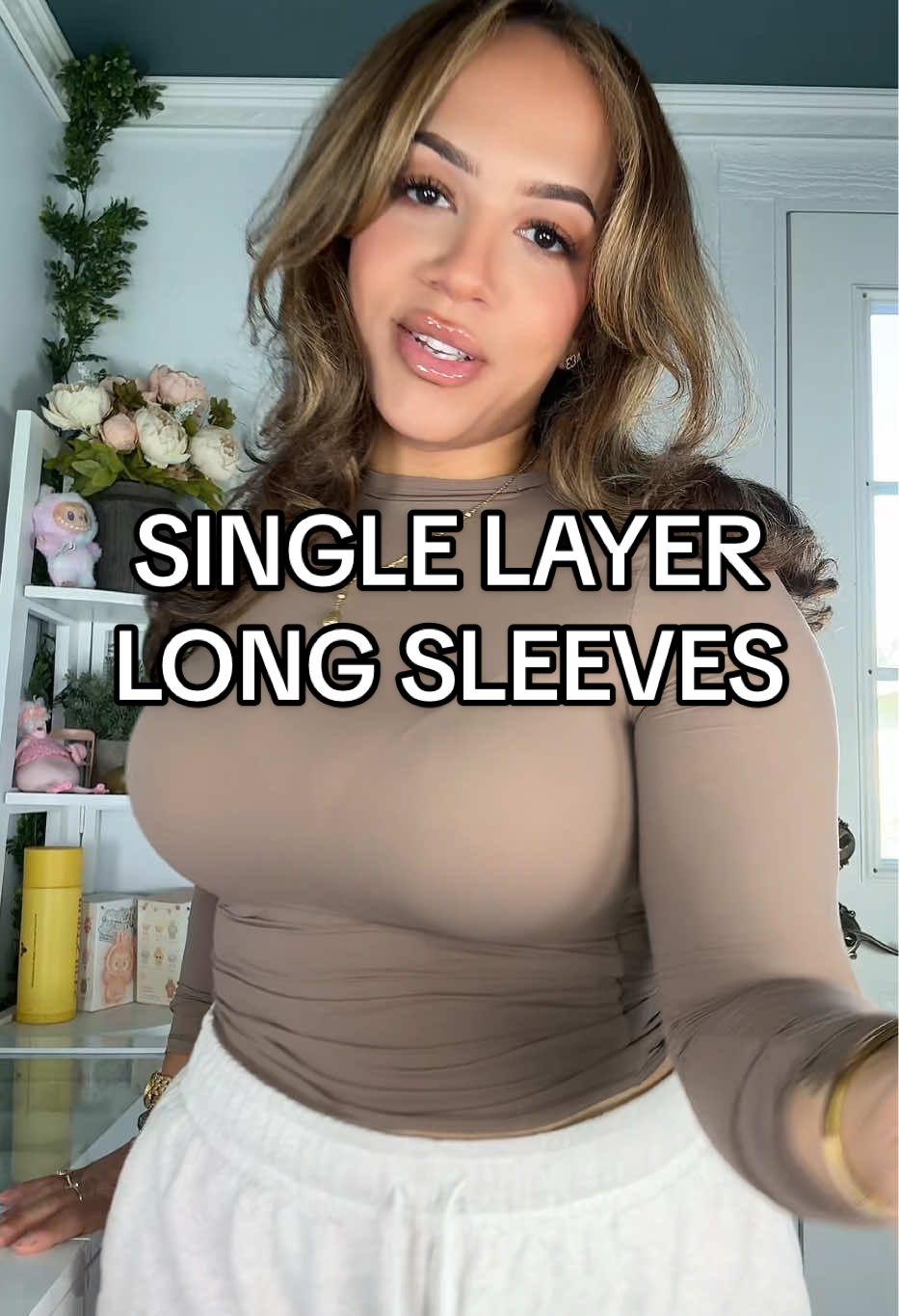 A single layer for us hot girls! #tshirt #longsleeve #tiktokshopfalldealsforyou #tiktokshopfallsale #tiktokshopcreatorpicks #falldealsforyou 