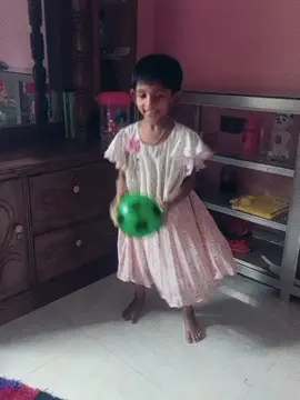 খেলতে পারে না          খেলতে আসছে 😉🤓