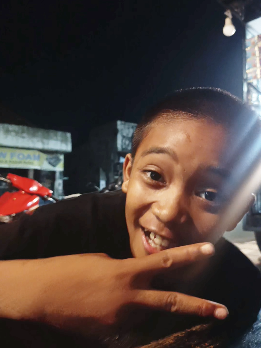 Dan dia mulai berbicara tentang 