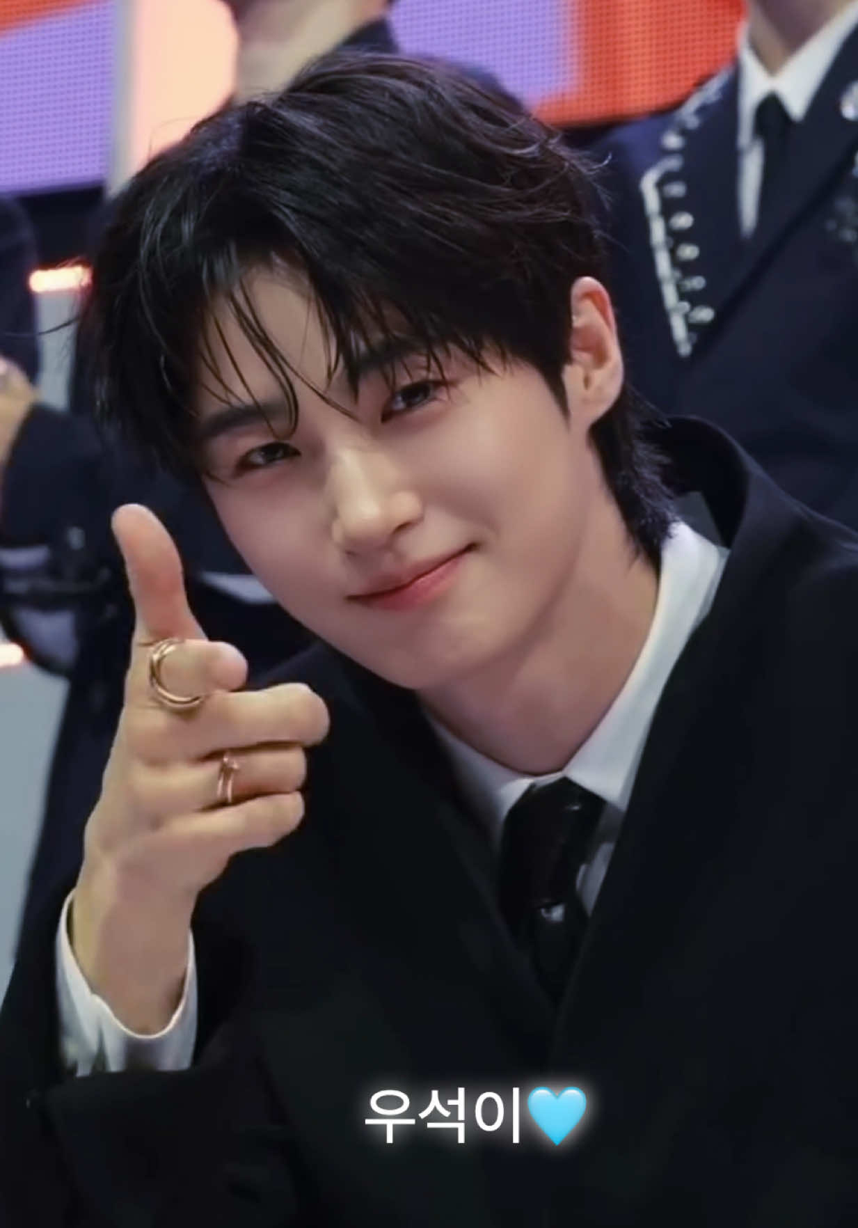 Wooseok’s cutest moment from ASEA 2025 💫 That smile, that wink, that heart — game over 😭💘 How can someone be this adorable?! 우석이의 ASEA 2025 귀염뽀짝 순간 💫 그 미소, 윙크, 하트까지… 완전 치명적이야 😭💘 세상에 이렇게 사랑스러운 사람 또 있을까? #ByeonWooSeok #변우석 #บยอนอูซอก #ASEA2025 #CutestMoment 