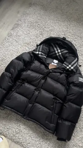 Burberry puffer 😩😍 #cnfans #burberry #fyp #outfit 