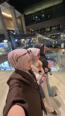 #asthajakarta #asthasecreat8 #jakarta #SCBD #fyp #OOTD #fashion #hijab #style 