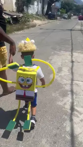 Mochila maluca e cabelo maluco do meu filho. Tive um gasto extra mais valeu muito apena, ainda mais pra mim que não sei brincar. Rsrs Obs: Eu mesmo fiz!!!  #fyp #foryou #foryoupage #fy #viral 