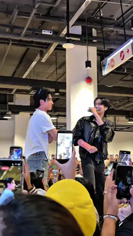 พี่เพิร์ธจะทำไรพรี่5555555555555555555 คือฮีกลัวต้าทุบป่ะ5555555555 @PERTHPPE   @Santa  #PerthSanta #เพิร์ธแซนต้า PERTHSANTA DOMIIA FNV FS  #GMMTVFANIVALxPerthSanta ##Santapp ##PerthTanapon 