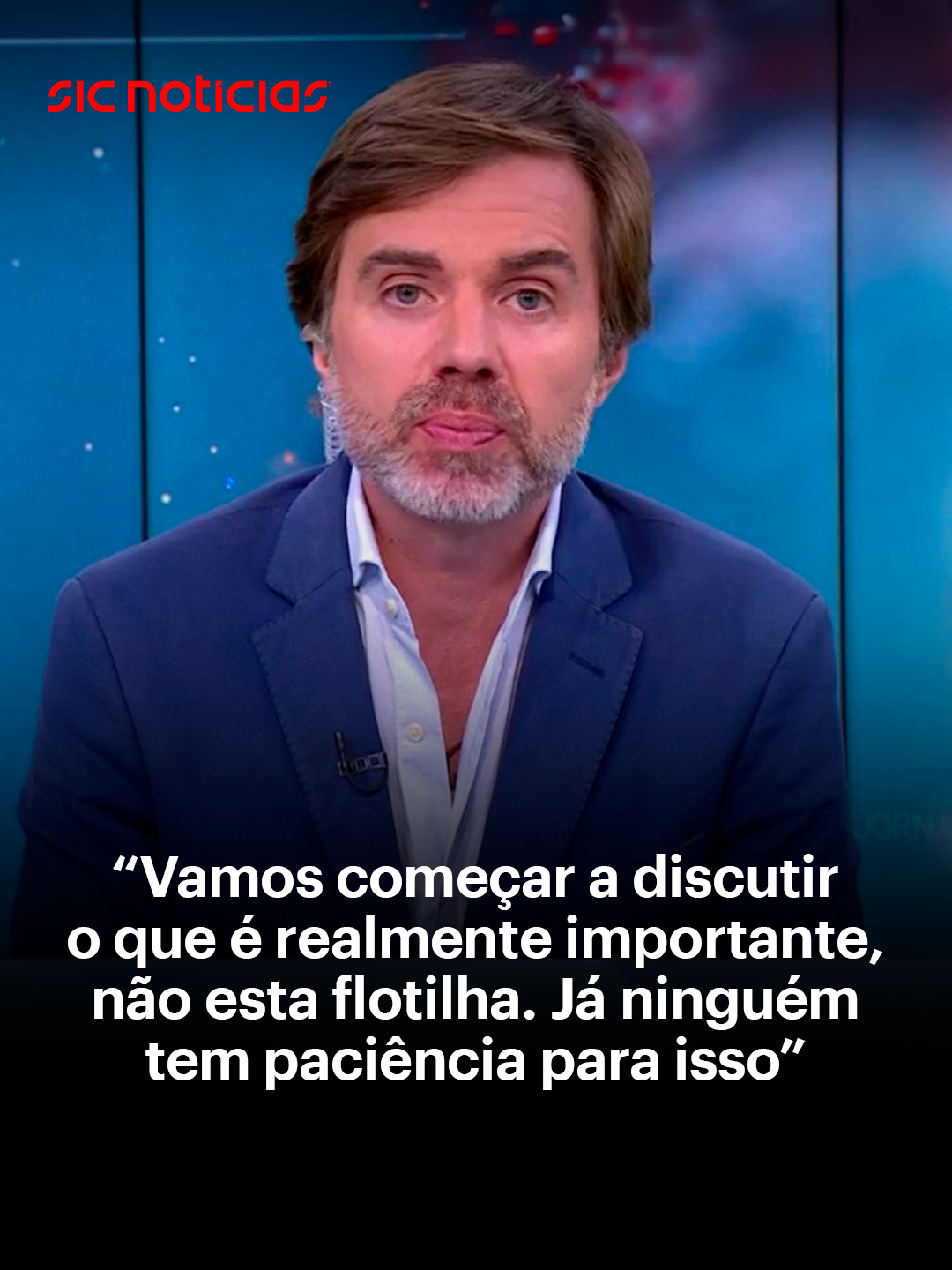 “Quem acha que esta flotilha panfletária serviu apenas para interesses dos seus participantes não quer dizer que não tenha sensibilidade em relação a Gaza. É que o caminho não era aquele. O caminho são os acordos de paz que estão em curso, promovidos por Trump”, acredita João Almeida. “O que é desejável neste momento, e isso sim é humanista, é dizer que não vale a pena continuarmos com discurso de lados, de ódios. De um lado e de outro, temos de nos concentrar em salvar vidas. Vamos começar a discutir aquilo que realmente é importante, porque esse é o passo seguinte. Não é esta flotilha, já ninguém tem paciência para isso”, criticou este domingo o deputado do CDS-PP, na antena da SIC Notícias. Saiba mais em sicnoticias.pt #joaoalmeida #politica #opiniao #cdspp #mundo #internacional #mediooriente #sicnoticias