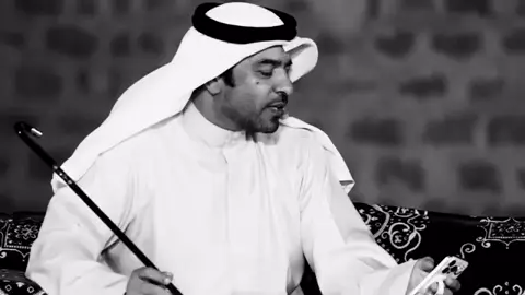 ليش حكم الحب يا سود العيون مال في شرعه مع الرمش و غلب و الشجون قيود والعشقا سجون ليش ميزان الهوى كفه عطب يا الكتاتير الفواري في الجفون يا الكحيلات النواعس والهدب ترحمون القلب او ما ترحمون كاسكن في الحب كم عاشق شرب هَبهِبي ف الجاش يا ريح الشجون زفرتي من جامح العشقا لهب بين نبض القلب ، دقّه و السكون شوق صَب و لهفه و توق وعتب لا تورّدني على جال المنون يا حبيبي لاعج الفرقا وَصَب الهوى غلّاب و الصبوَه جنون  والحنايا نار وضلوعي حطب بين كاف و نون خلاني اكون عاشق و وصلك منايا و الأرب قسمتي ربي خلقني يا فتون اعشقك من دون ما اْعَرف سبب فيك اشوف النوض يا الودق الهتون و ألمس تراب الثرا يقلب ذهب و الزهر يلتف بالغصن الحنون والوتر يهتز من غيّه طرب رِق يا أملود يا وطف المزون إتّسارا هدوب صبري من تعب لمني في تيه نظرات العيون والثلال اللي نهبن روحي نهب سيف محمد بن نعمان الكعبي #شعر #قصيد #محمد_بن_زايد #الامارات_العربية_المتحده🇦🇪 