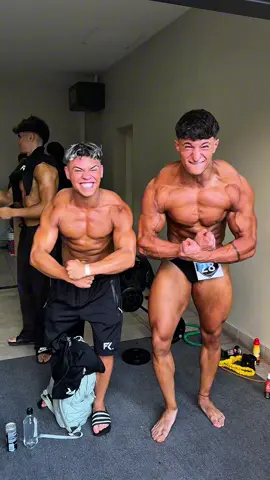 Un honor posar junto a esta bestia @Angelo 🔱 🤝🏼🇦🇷 #fitnessargentina 